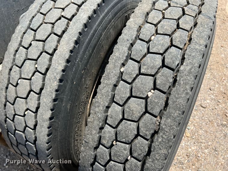 image for item DS8284 2007 Peterbilt 387  semi truck