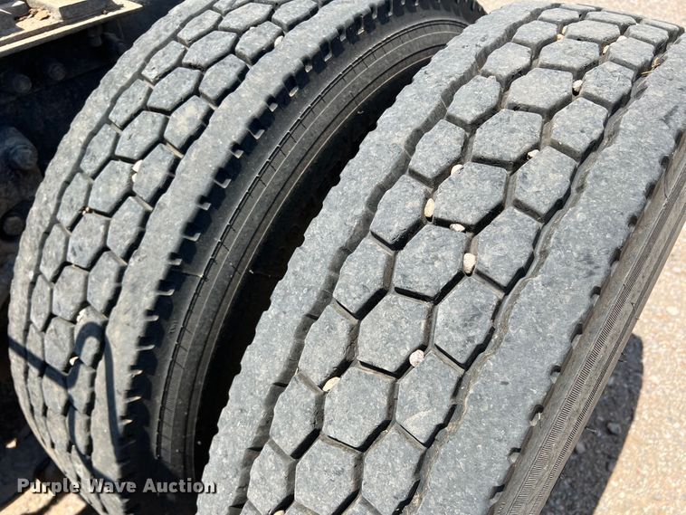 image for item DS8284 2007 Peterbilt 387  semi truck