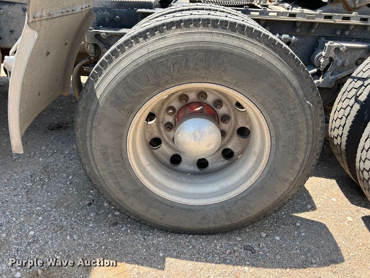 image for item DS8284 2007 Peterbilt 387  semi truck