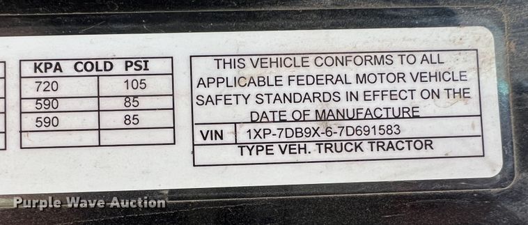 image for item DS8284 2007 Peterbilt 387  semi truck