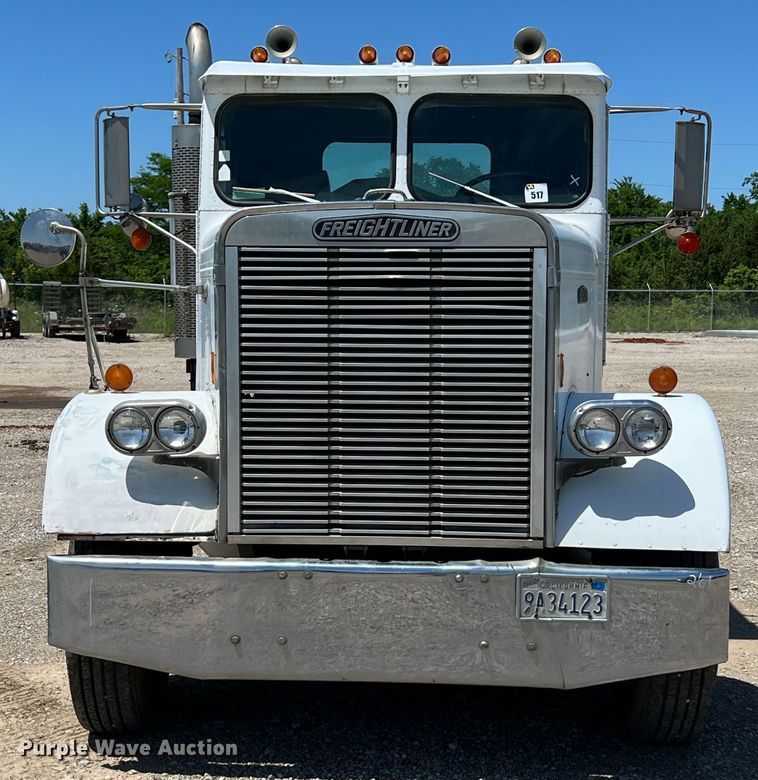 image for item HL9132 1985 Freightliner FLC  semi truck
