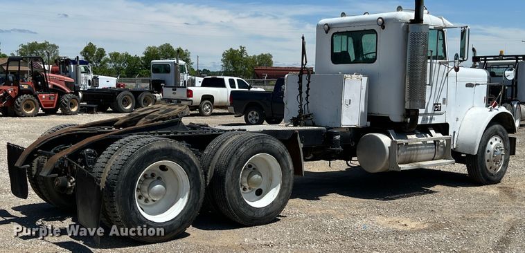 image for item HL9132 1985 Freightliner FLC  semi truck