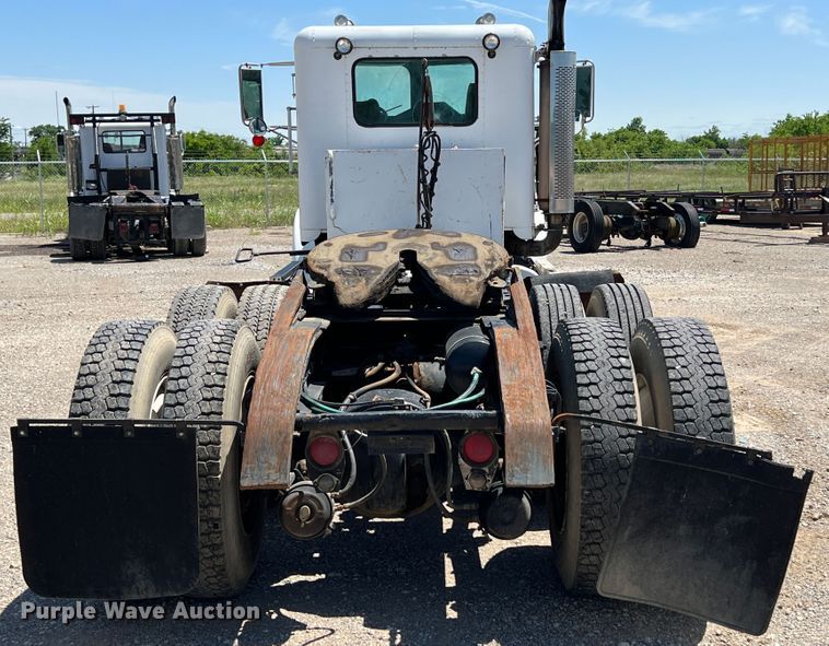 image for item HL9132 1985 Freightliner FLC  semi truck