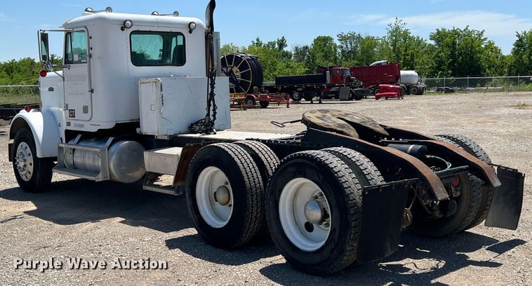 image for item HL9132 1985 Freightliner FLC  semi truck