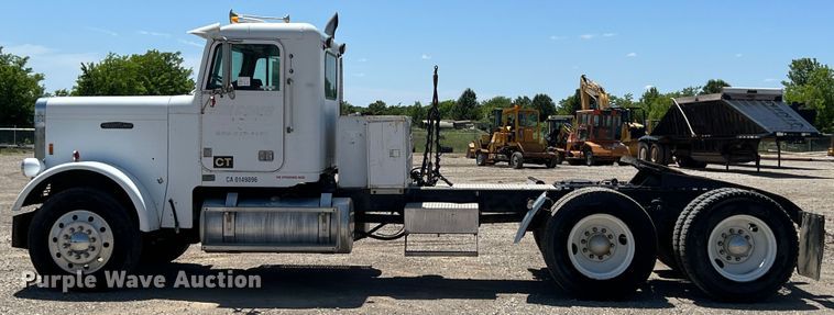 image for item HL9132 1985 Freightliner FLC  semi truck