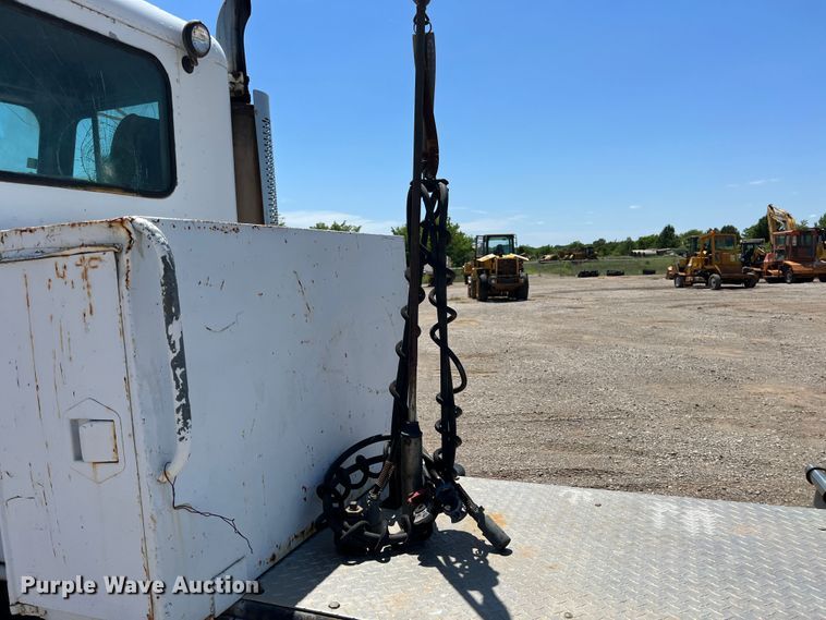 image for item HL9132 1985 Freightliner FLC  semi truck