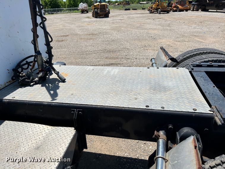 image for item HL9132 1985 Freightliner FLC  semi truck