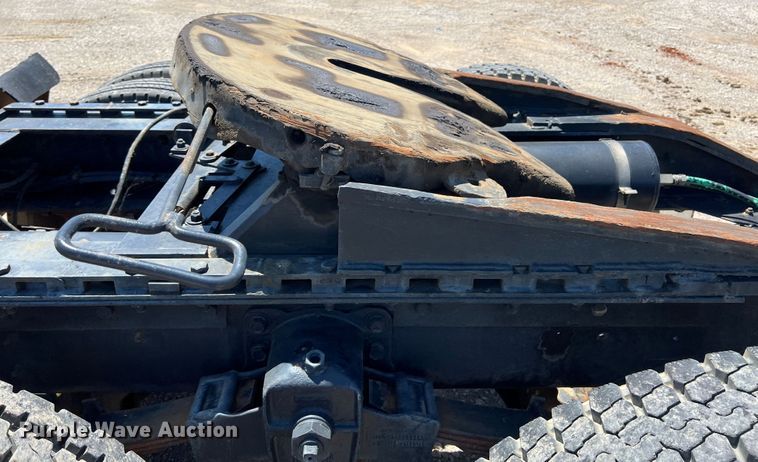 image for item HL9132 1985 Freightliner FLC  semi truck