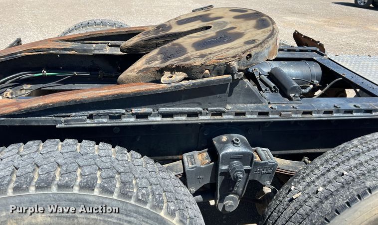 image for item HL9132 1985 Freightliner FLC  semi truck