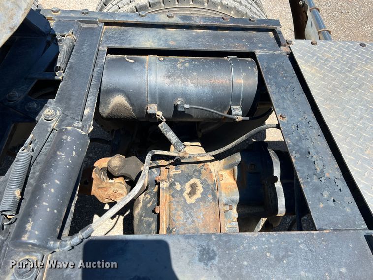 image for item HL9132 1985 Freightliner FLC  semi truck