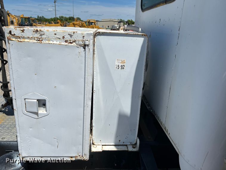 image for item HL9132 1985 Freightliner FLC  semi truck