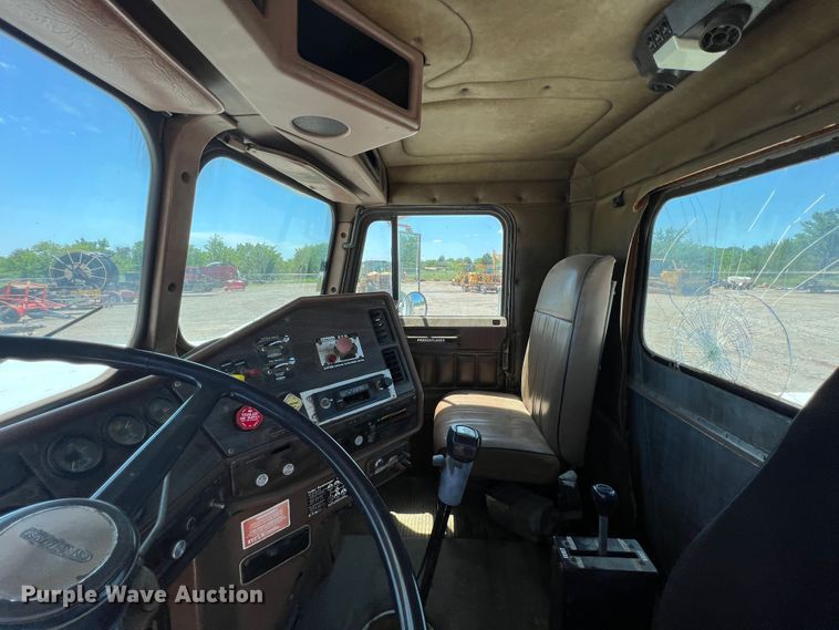 image for item HL9132 1985 Freightliner FLC  semi truck