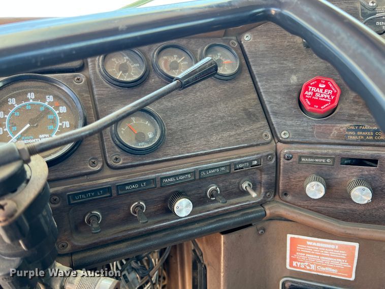 image for item HL9132 1985 Freightliner FLC  semi truck