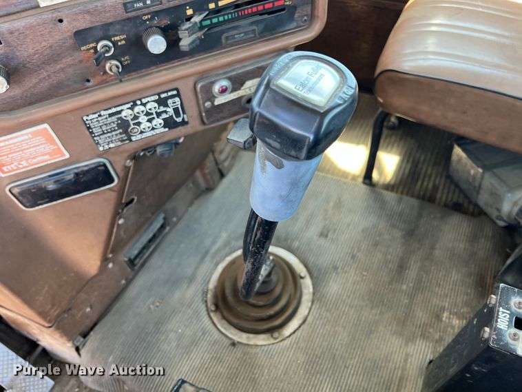 image for item HL9132 1985 Freightliner FLC  semi truck