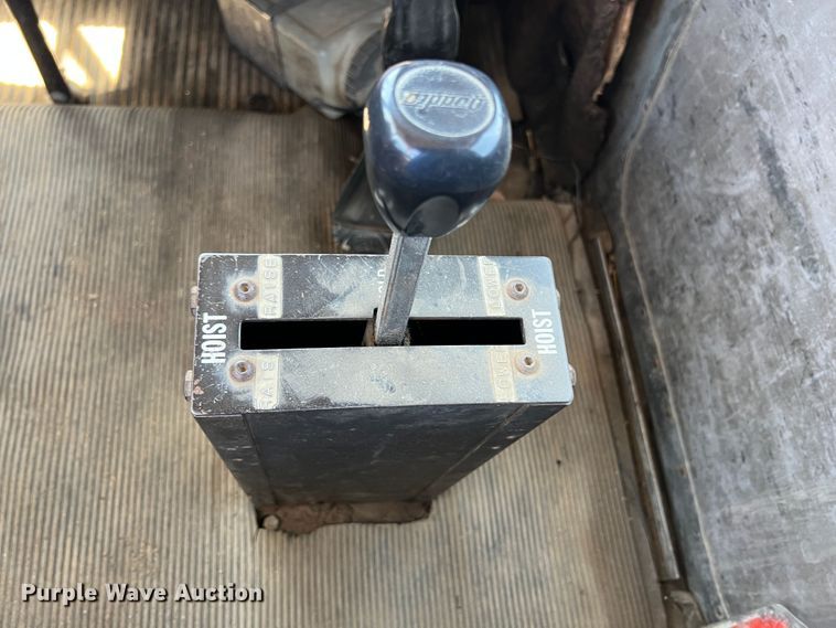 image for item HL9132 1985 Freightliner FLC  semi truck