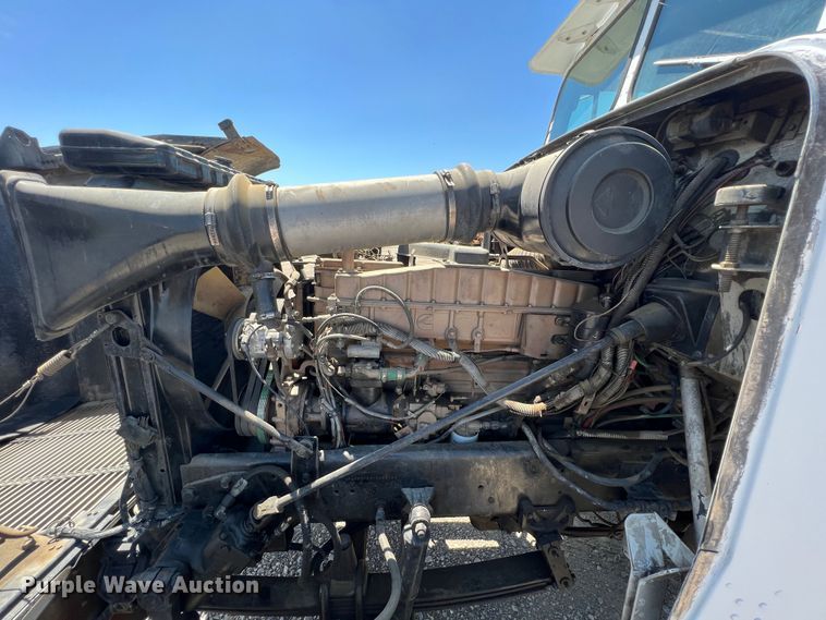 image for item HL9132 1985 Freightliner FLC  semi truck