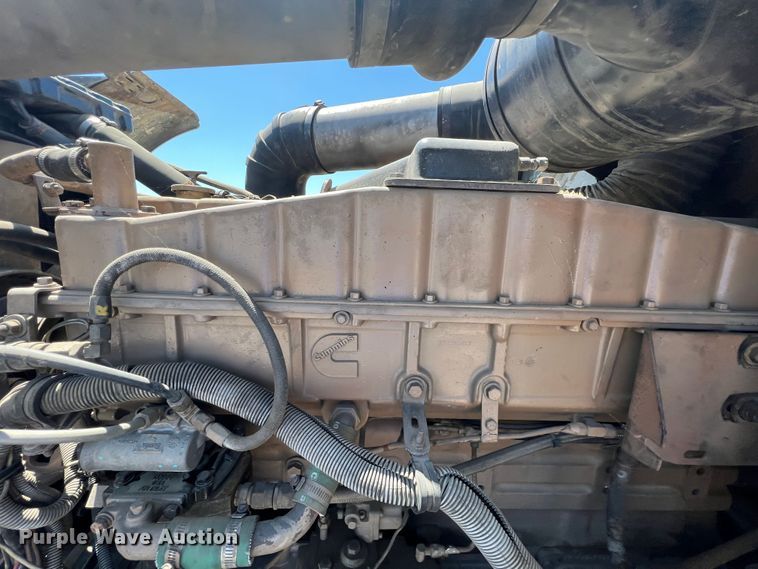 image for item HL9132 1985 Freightliner FLC  semi truck