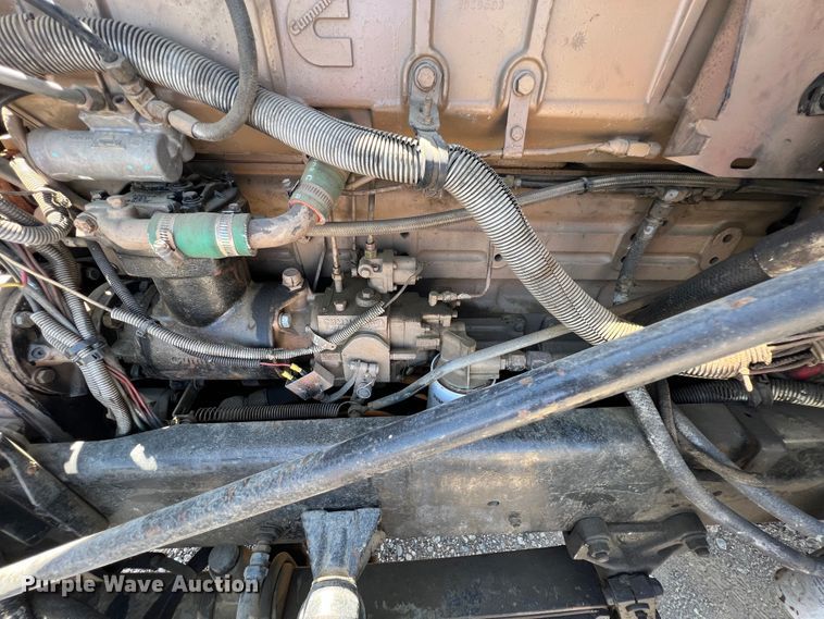 image for item HL9132 1985 Freightliner FLC  semi truck