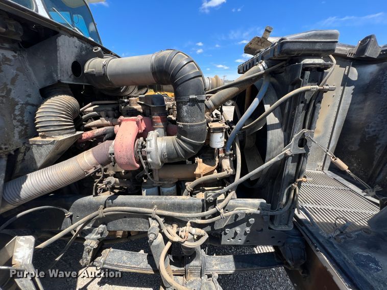 image for item HL9132 1985 Freightliner FLC  semi truck