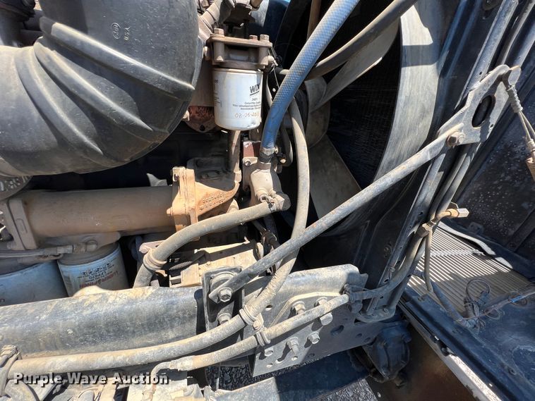 image for item HL9132 1985 Freightliner FLC  semi truck