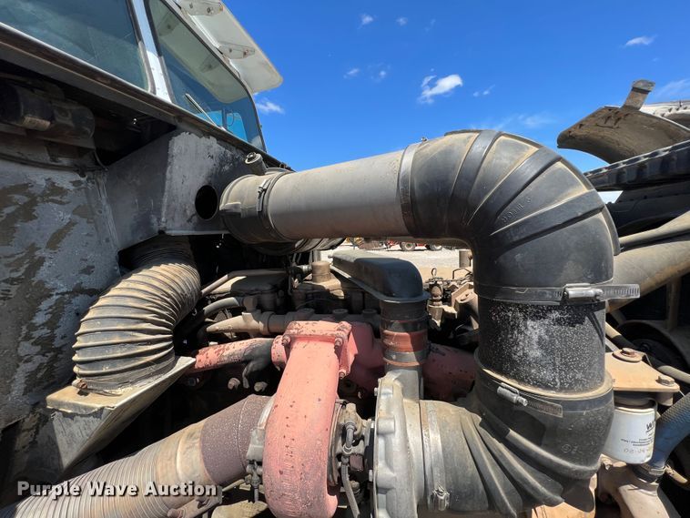 image for item HL9132 1985 Freightliner FLC  semi truck