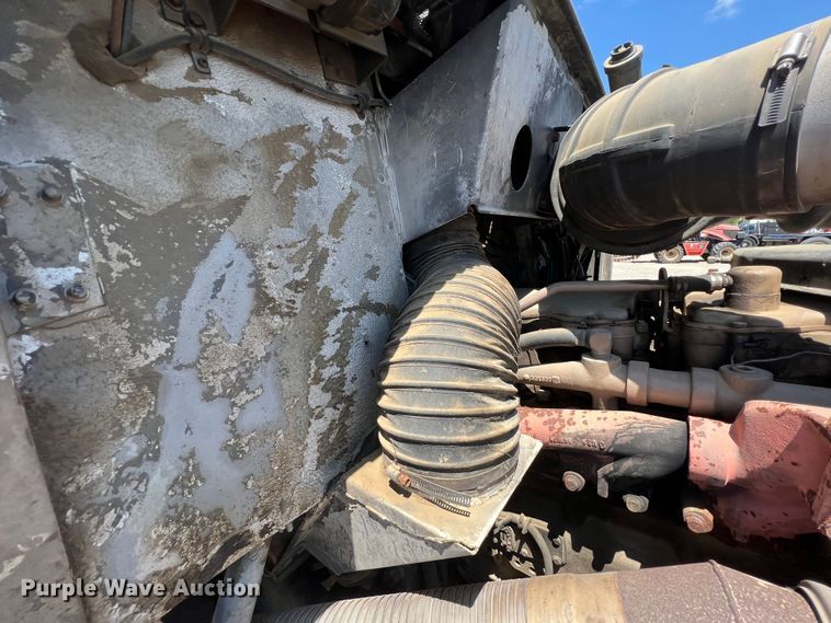 image for item HL9132 1985 Freightliner FLC  semi truck