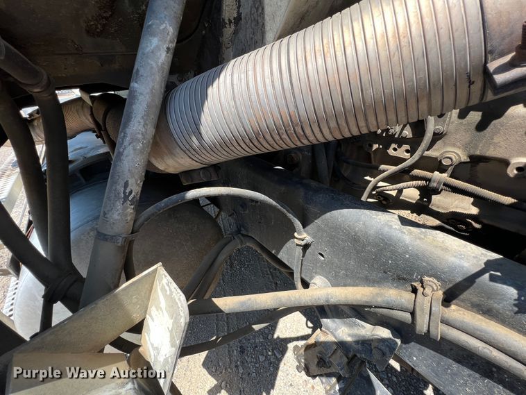 image for item HL9132 1985 Freightliner FLC  semi truck