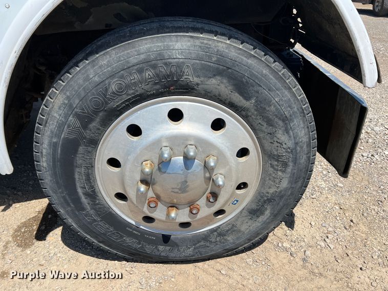 image for item HL9132 1985 Freightliner FLC  semi truck