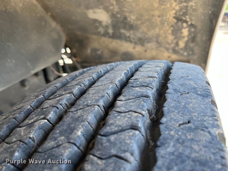 image for item HL9132 1985 Freightliner FLC  semi truck