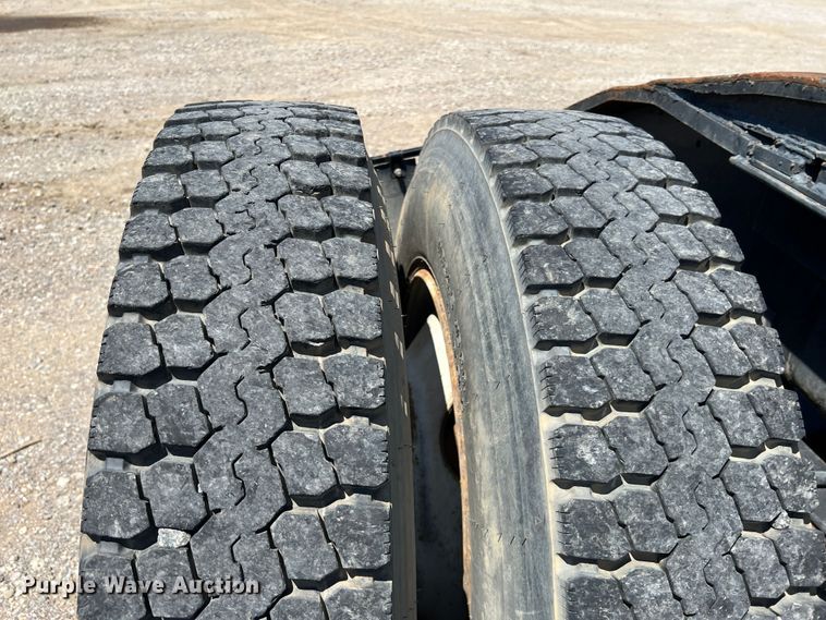 image for item HL9132 1985 Freightliner FLC  semi truck