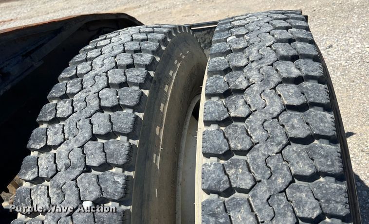 image for item HL9132 1985 Freightliner FLC  semi truck