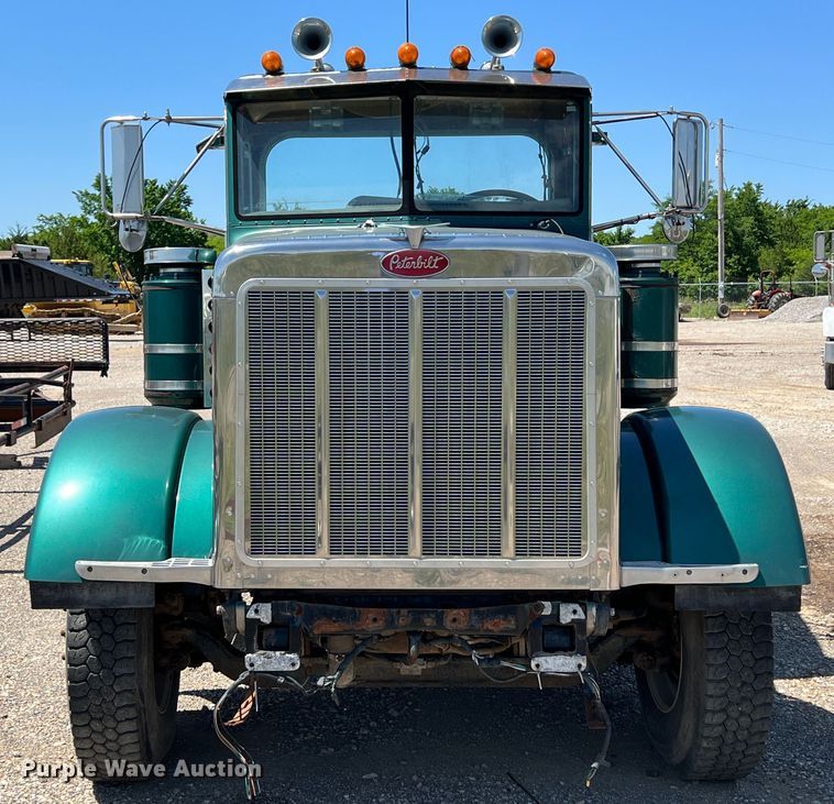 image for item HL9133 1995 Peterbilt 379  truck cab and chassis