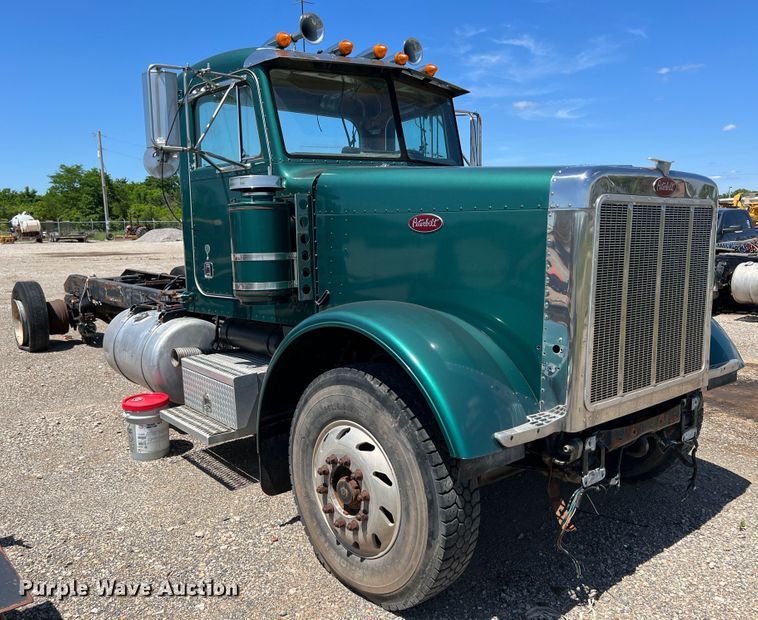 image for item HL9133 1995 Peterbilt 379  truck cab and chassis