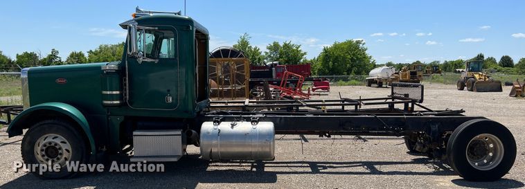 image for item HL9133 1995 Peterbilt 379  truck cab and chassis