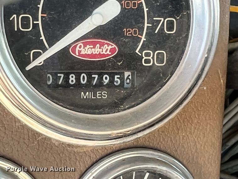 image for item HL9133 1995 Peterbilt 379  truck cab and chassis