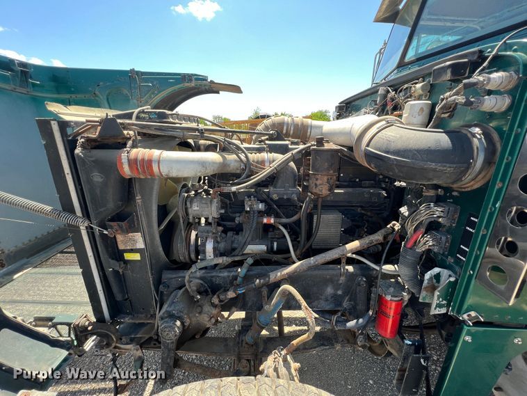 image for item HL9133 1995 Peterbilt 379  truck cab and chassis