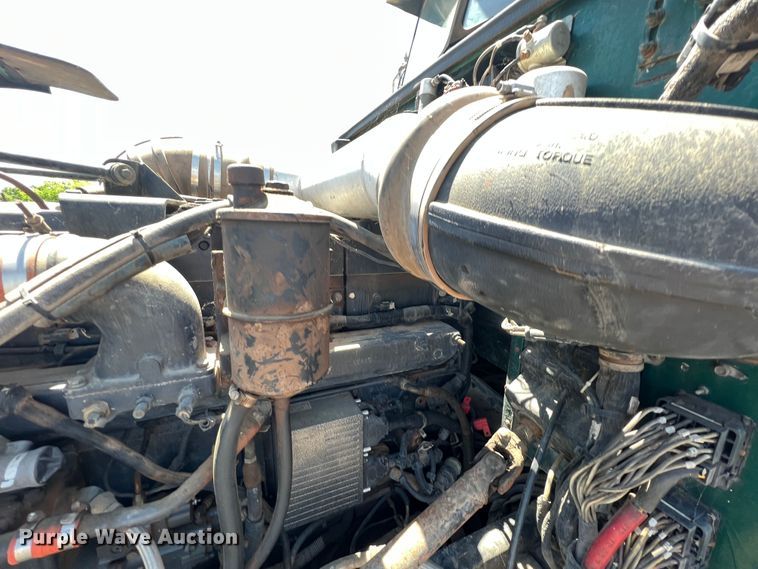 image for item HL9133 1995 Peterbilt 379  truck cab and chassis