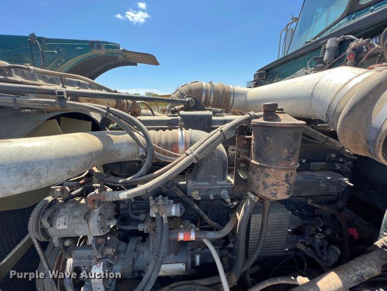 image for item HL9133 1995 Peterbilt 379  truck cab and chassis