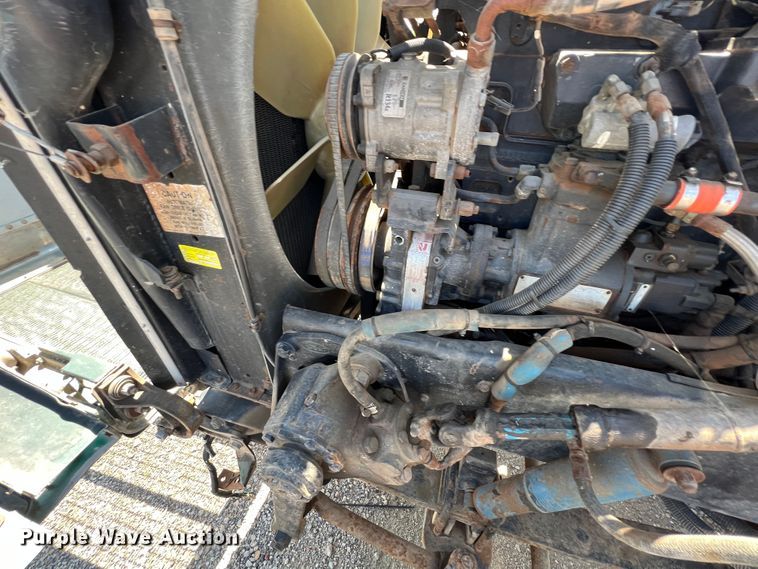 image for item HL9133 1995 Peterbilt 379  truck cab and chassis