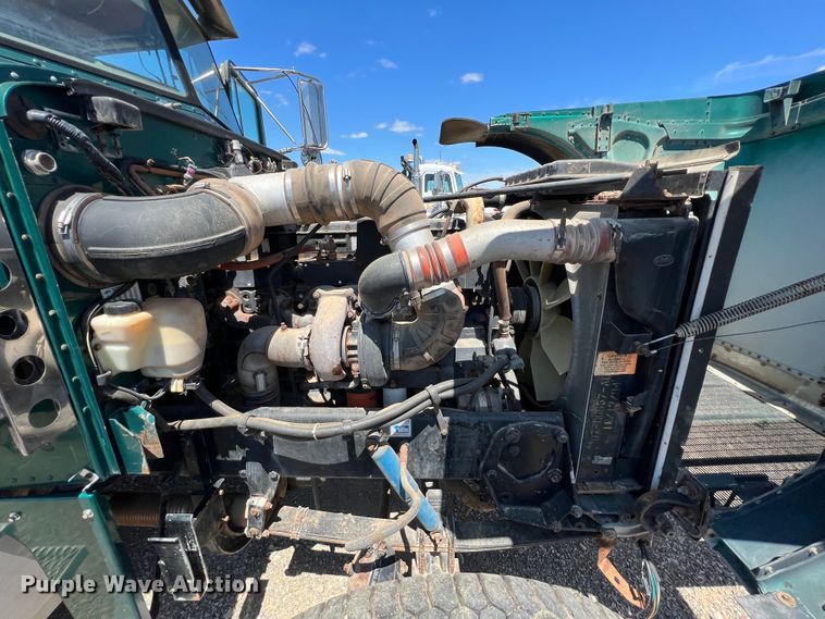 image for item HL9133 1995 Peterbilt 379  truck cab and chassis