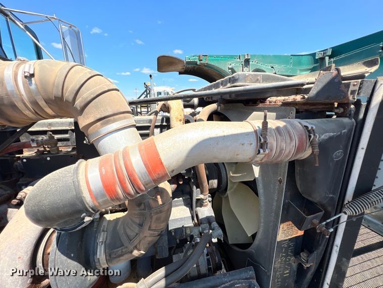 image for item HL9133 1995 Peterbilt 379  truck cab and chassis