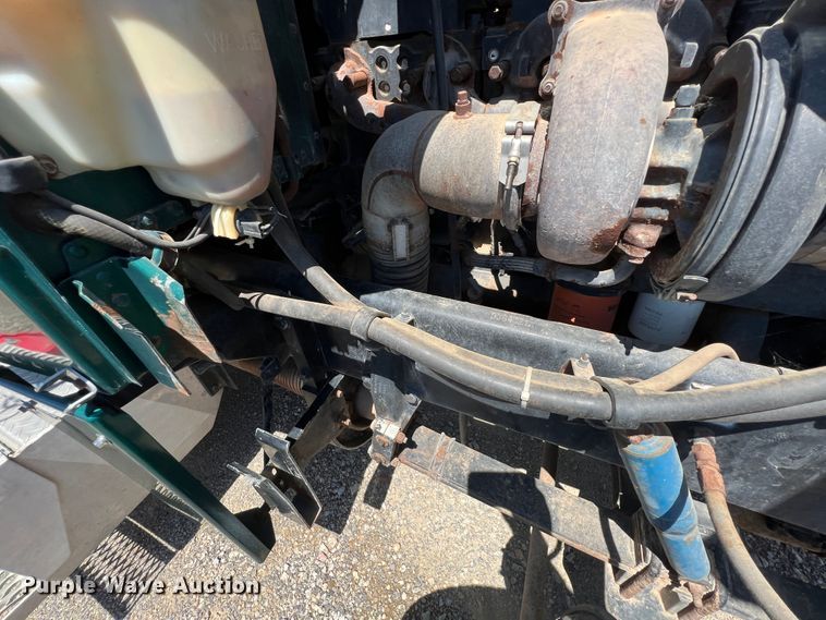 image for item HL9133 1995 Peterbilt 379  truck cab and chassis