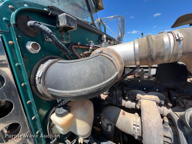 image for item HL9133 1995 Peterbilt 379  truck cab and chassis