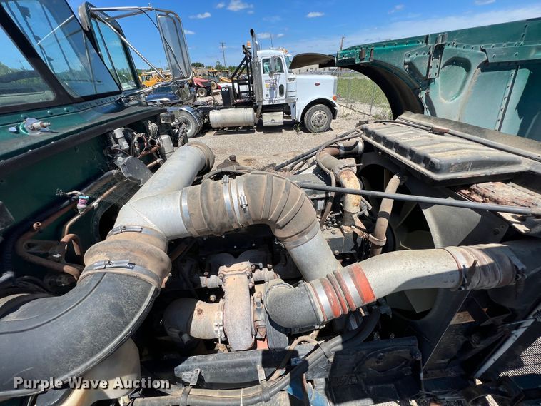 image for item HL9133 1995 Peterbilt 379  truck cab and chassis