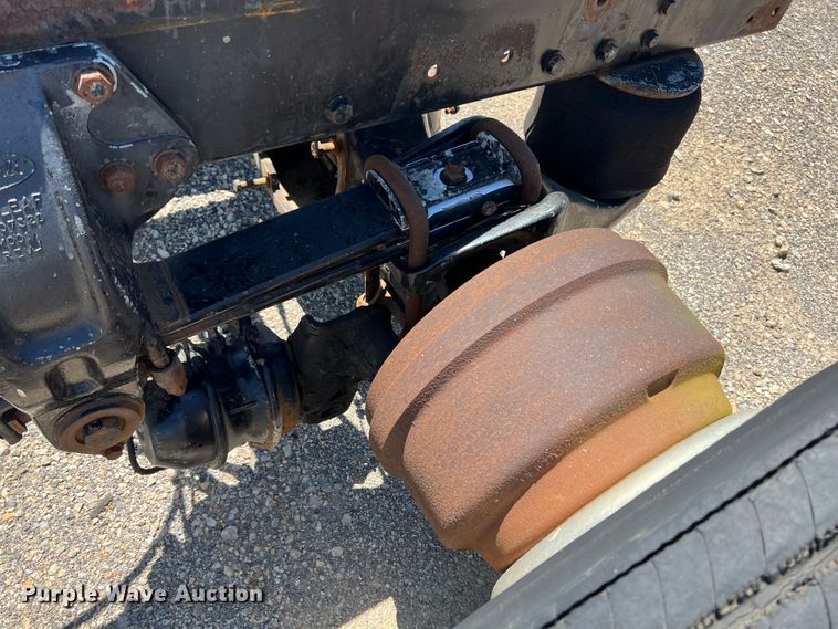 image for item HL9133 1995 Peterbilt 379  truck cab and chassis