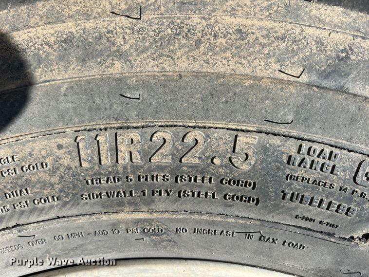 image for item HL9133 1995 Peterbilt 379  truck cab and chassis