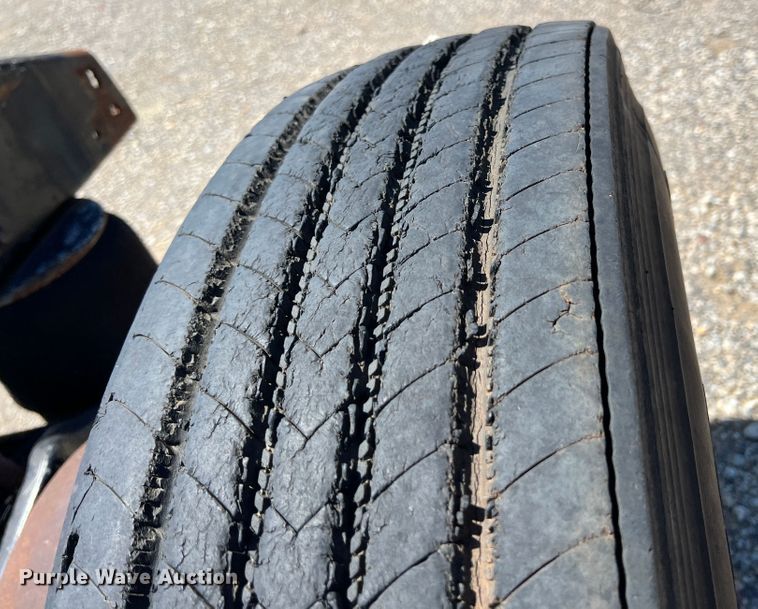 image for item HL9133 1995 Peterbilt 379  truck cab and chassis