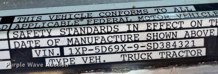 image for item HL9133 1995 Peterbilt 379  truck cab and chassis