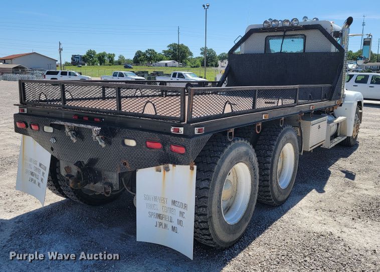 image for item JL9401 1993 Freightliner FLD  flatbed truck