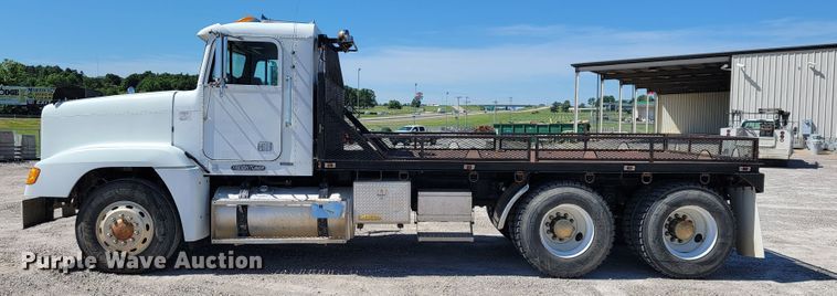 image for item JL9401 1993 Freightliner FLD  flatbed truck
